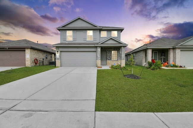 Building Photo - 5443 Pinetree Cres Ln