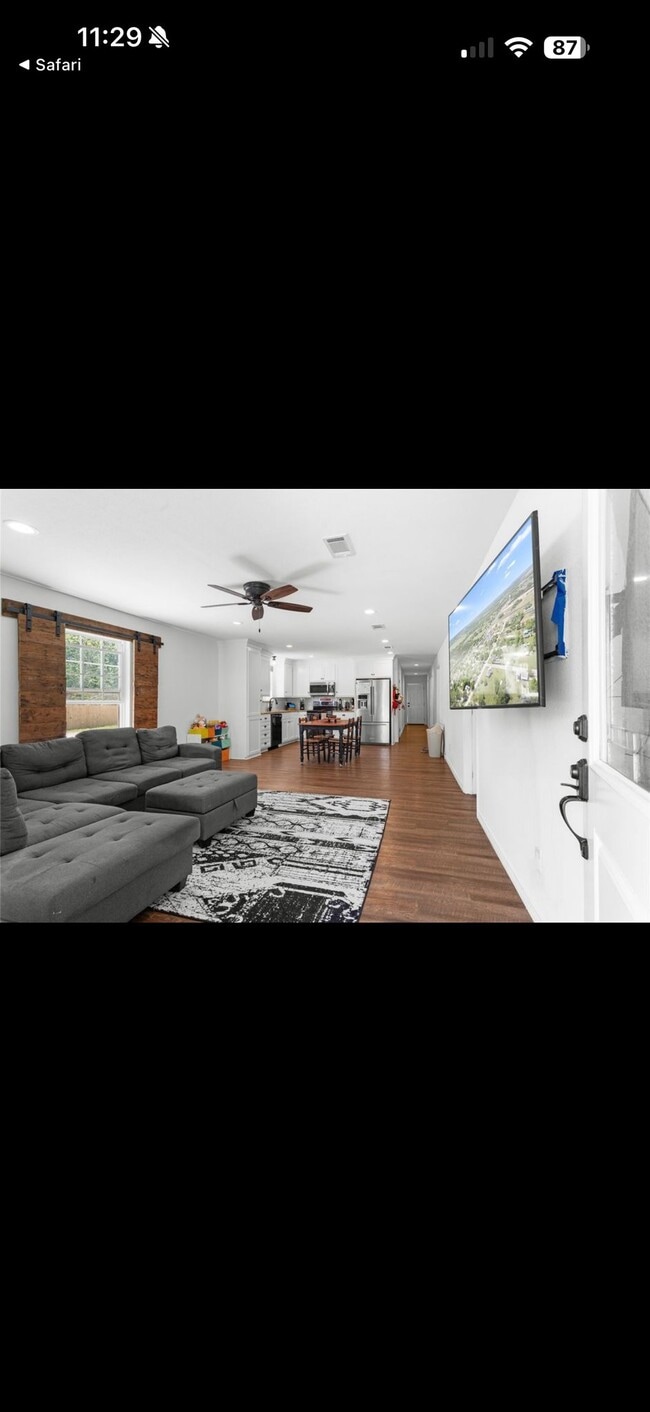 Photo - 900 N Bosque St