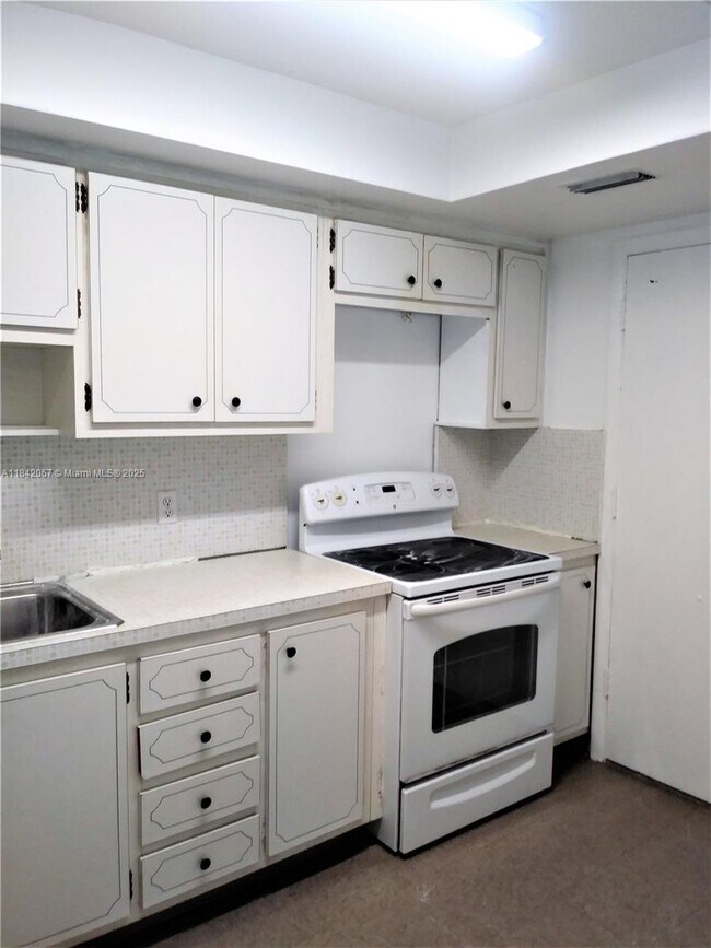 Photo - 16801 NE 14th Ave Unit 209