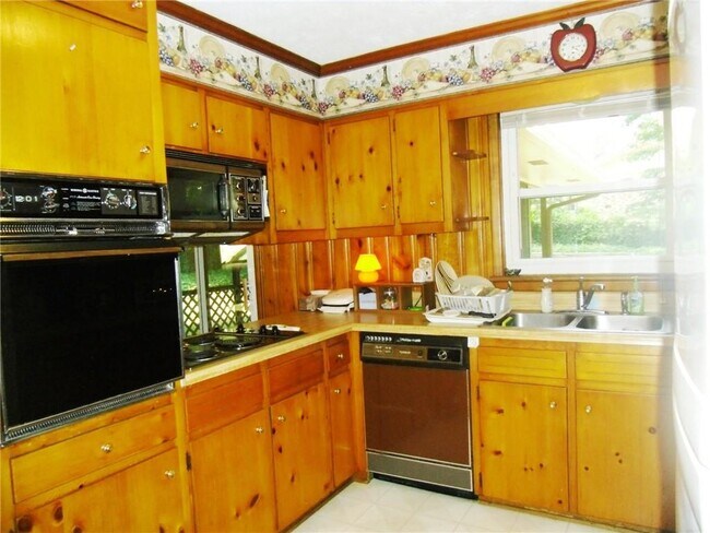 Photo - 2604 Princess Ln SE