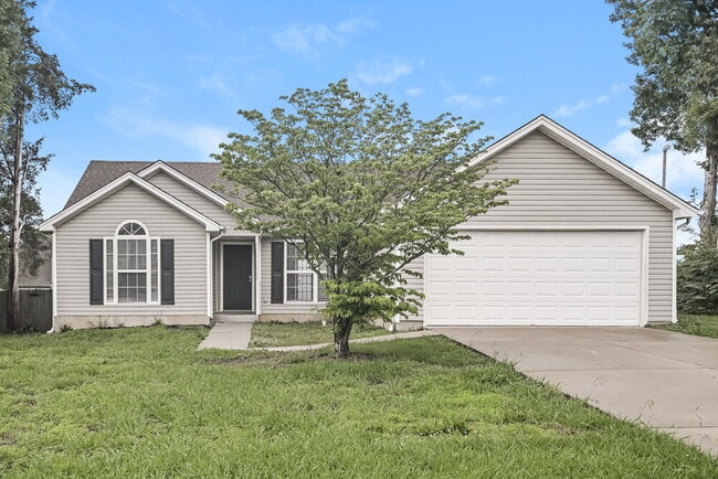 Building Photo - 416 Lake Forest Dr