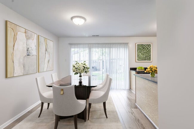 Cloverleaf Lake Townhouse Apartments