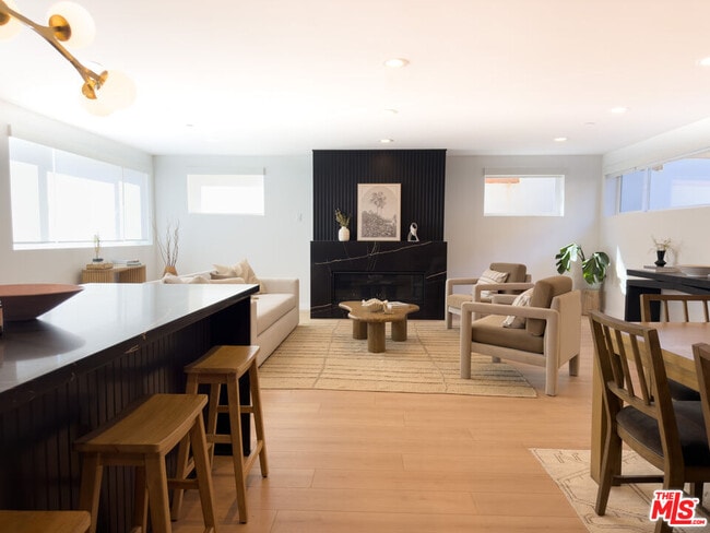 Building Photo - 2220 Aaron St