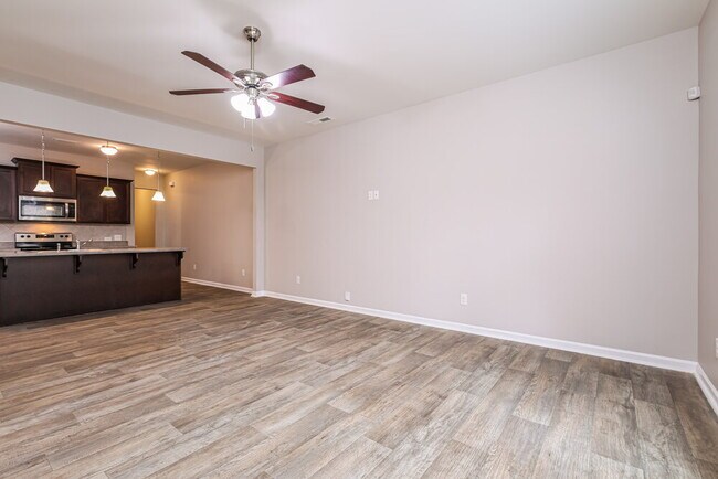 Photo - 559 Green Willow Cir