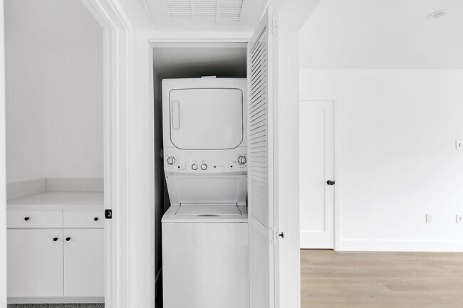 Photo - Lexington 5606 Apartments