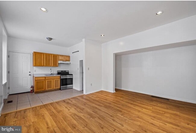 Building Photo - 3800 Spring Garden St Unit #1