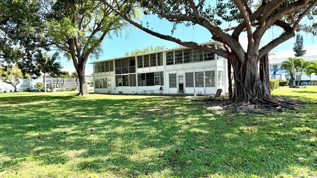 Building Photo - 281 Tilford N