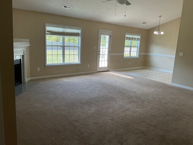 Photo - Spacious 3 bedroom 2 bath home! Walk in closet! Galley Kitchen! Open floor plan! Fenced in back y...