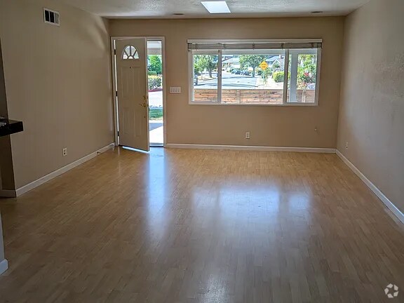 Building Photo - 393 Highland Dr Rental