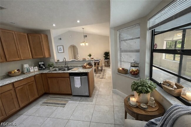 Photo - 701 SW 9th Ave