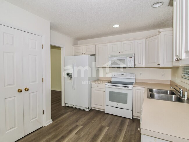 Photo - 6912 Springer Rd