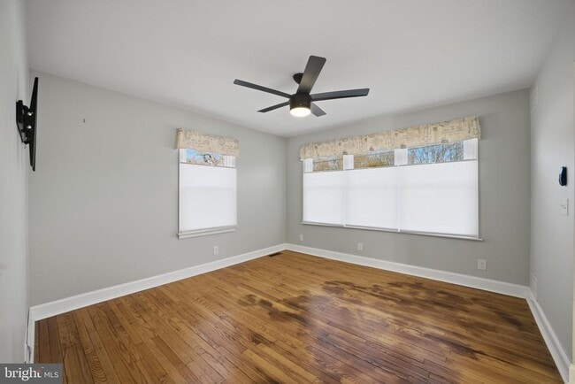 Building Photo - 405 Wegner Ave