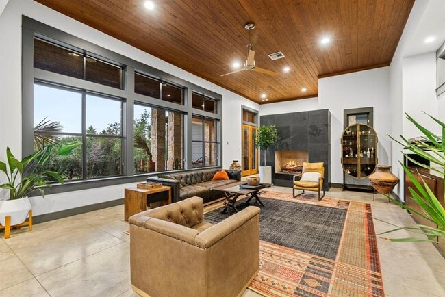 Photo - 332 Rugged Earth Dr