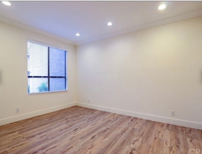 Building Photo - 5722 E Stillwater Ave