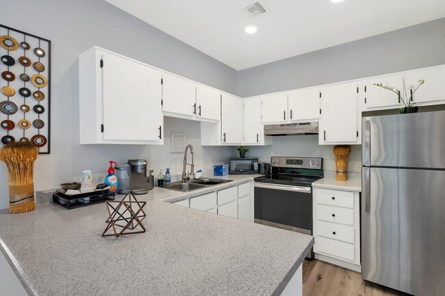 Building Photo - Deerfield Village Rental