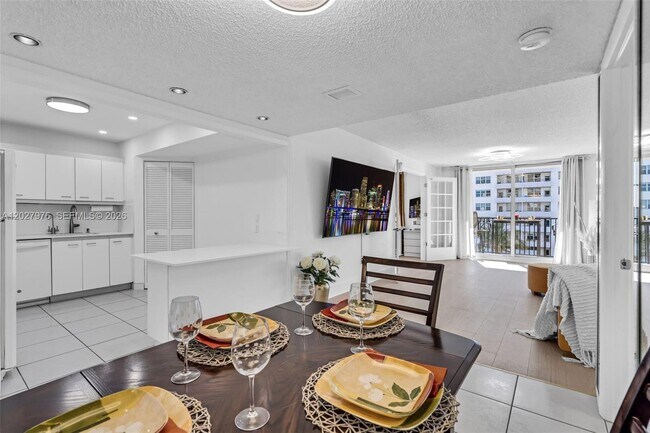 Photo - 9273 Collins Ave Unidad 503