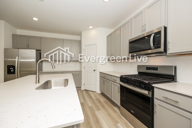 Photo - 806 Averitt Ln