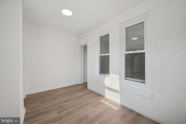 Photo - 183 W Logan St