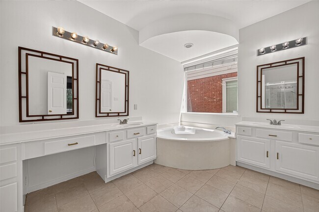 Photo - 18515 Autumn Park Dr