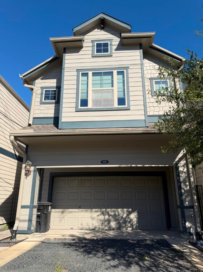 Building Photo - 4610 Center St