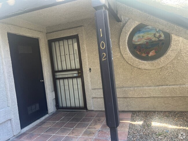 Building Photo - Very Nice Downstairs Unit Rental