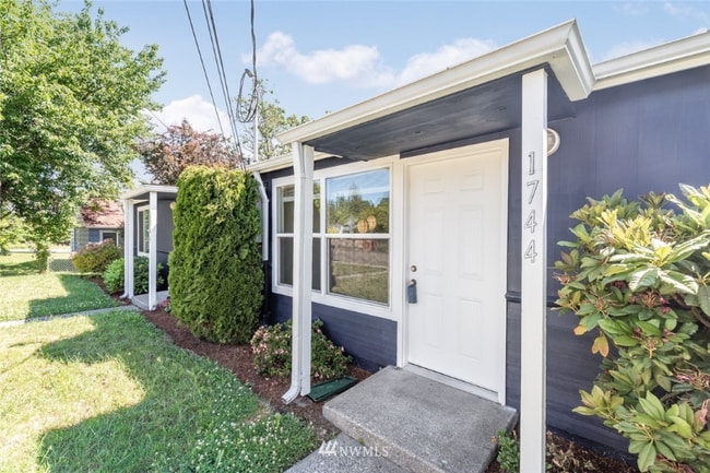 Building Photo - 1744 N Rainier Ave Rental