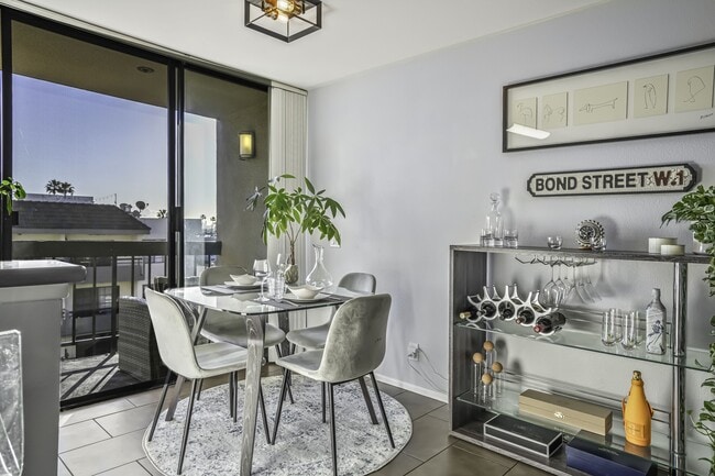 Photo - 7320 Hawthorn Ave