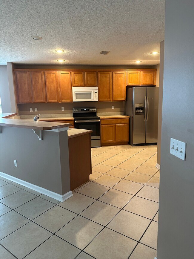 Photo - 460 Live Oak Walk