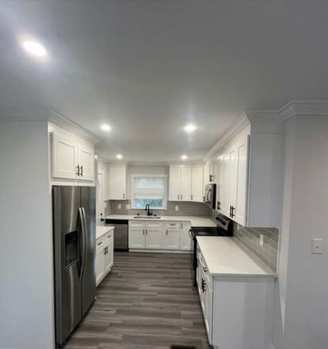 Building Photo - Room in House on Purser Dr