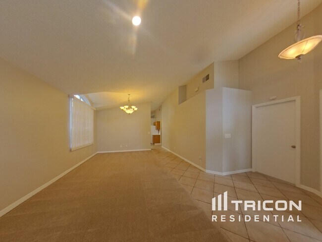 Photo - 2636 Cahill Way