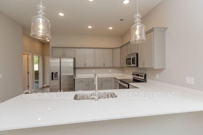 Photo - 590 Strong Ave