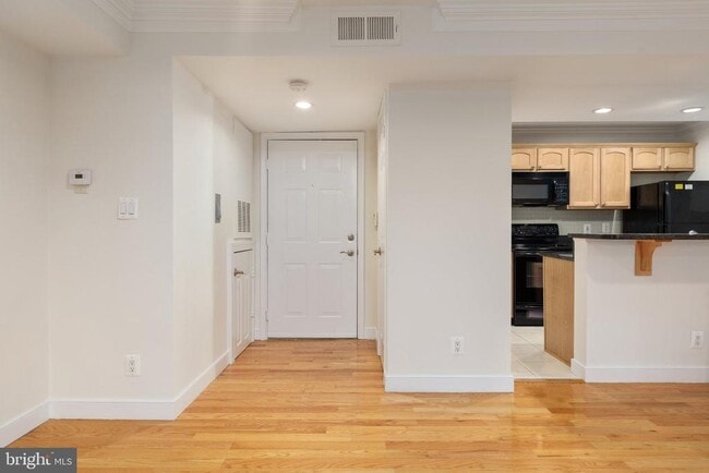 Building Photo - 3922 Penderview Dr Unit 338