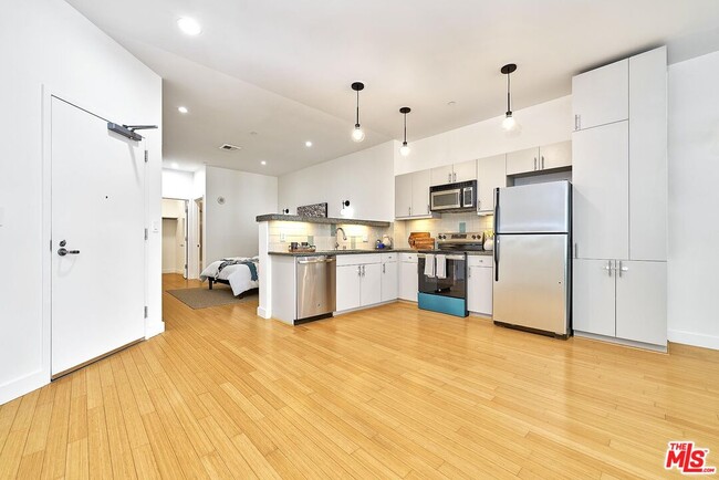 Photo - 3810 Wilshire Blvd Unit 402