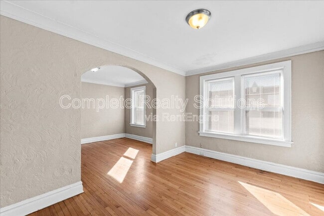 Photo - 4909 Winona Ave Unidad 2w