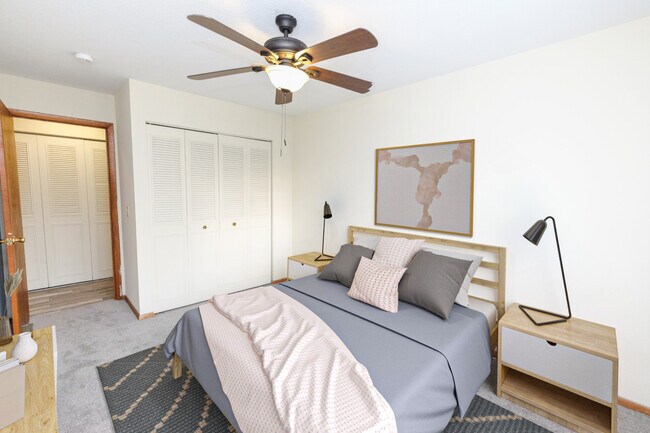 Photo - Colonial Apartments