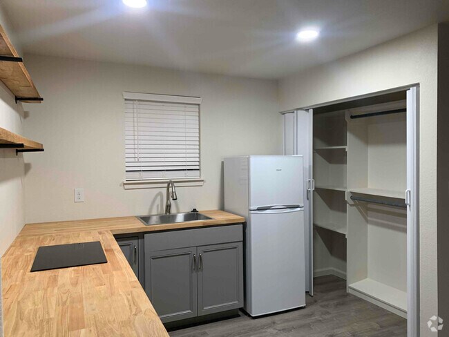 Building Photo - 4411 Lark Ave Unit 102 Rental