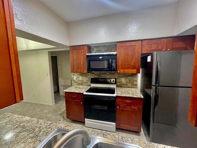 Photo - 421 W San Antonio St Unit J1