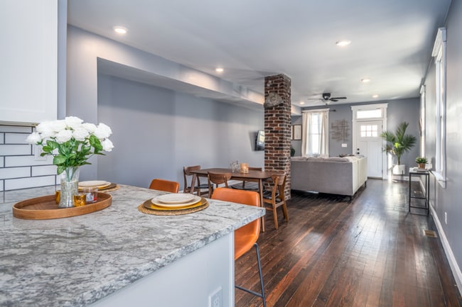 Photo - 422 Thornton St