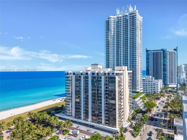 6423 Collins Ave Unidad 703