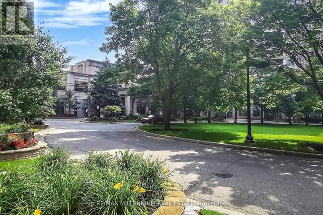 Photo - 25 Kingsbridge Garden Cir Unité 423