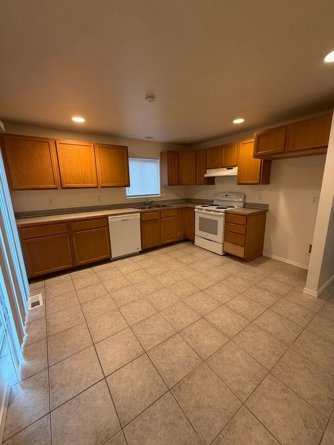 Photo - 1705 W Bemis St Unit 1705 W Bemis St B