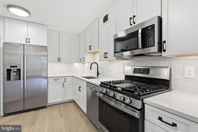 Building Photo - 4620 N Park Ave Unit 503E