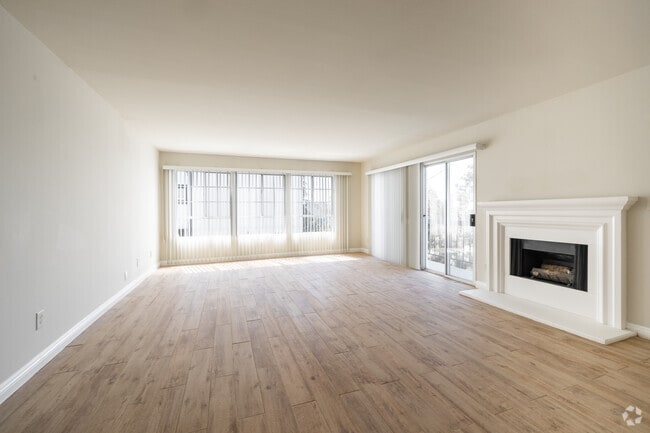 3BR, 2BA - 1,150SF - Living Room