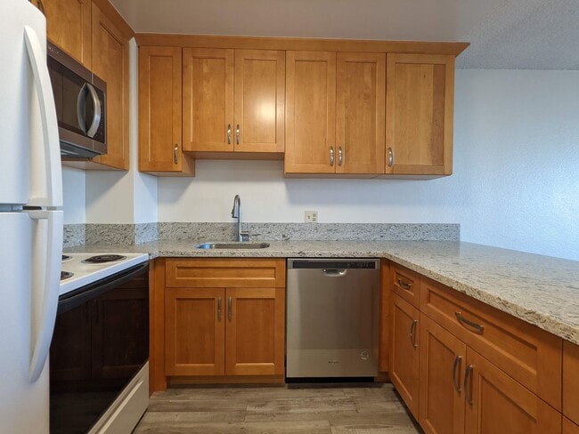 Photo - Kukui Plaza Renovated 1/1 w 1 Reserved Sta... Unidad E2503