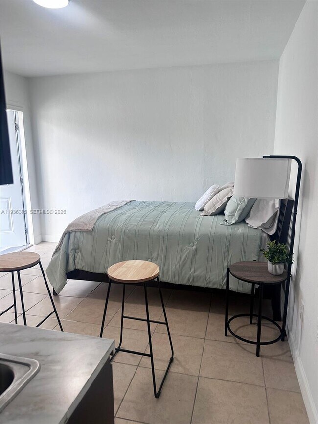 Photo - 1265 SW 6th St Unidad 12