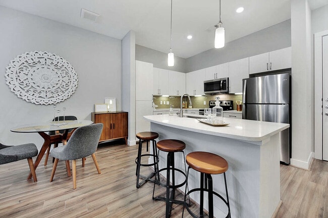 Photo - Where Modern Elegance Meets Timeless Design! Unidad AOTB2