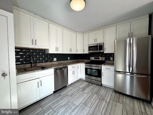 Building Photo - 1415R E Hewson St Rental