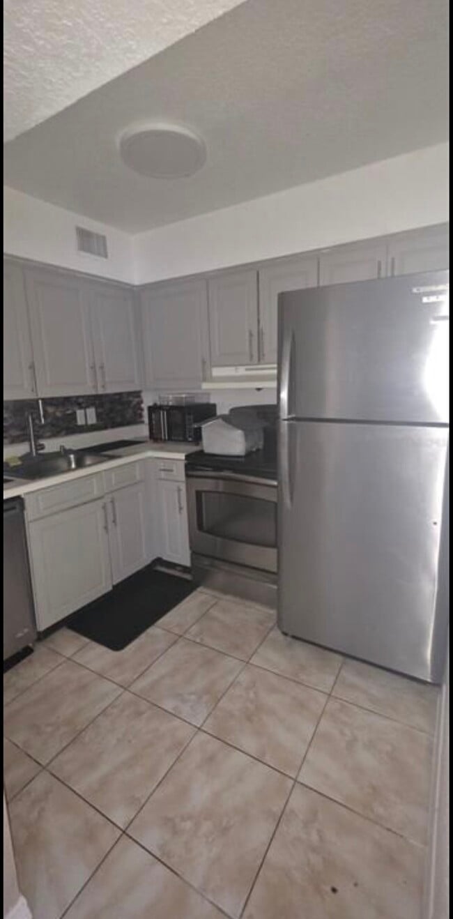 Photo - 746 Wyman Ct