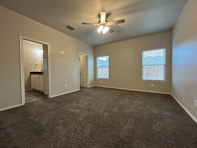 Photo - Beautiful Home Minutes from Everything!