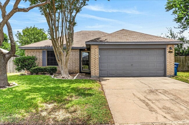 Building Photo - 6810 Blue Skyway Dr